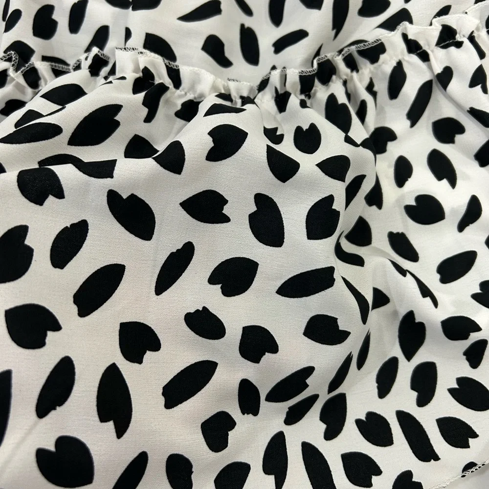 🔥PRICE🔥 ALELLY • White and Black 2 Tier Mini Skirt • M - Picture 3 of 8